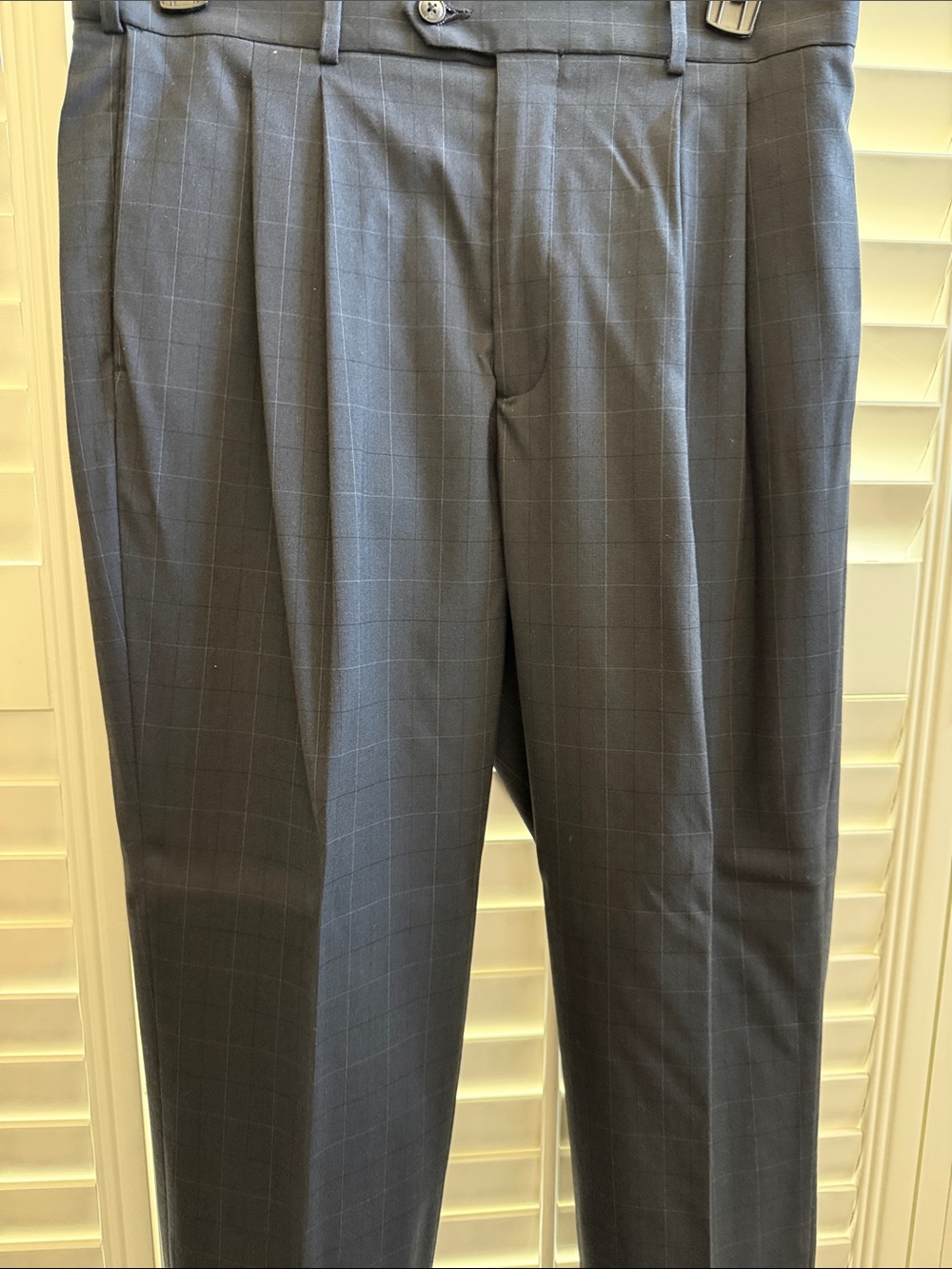 Roundtree & Yorke Charcoal Windowpane Pleated Front Dress pants